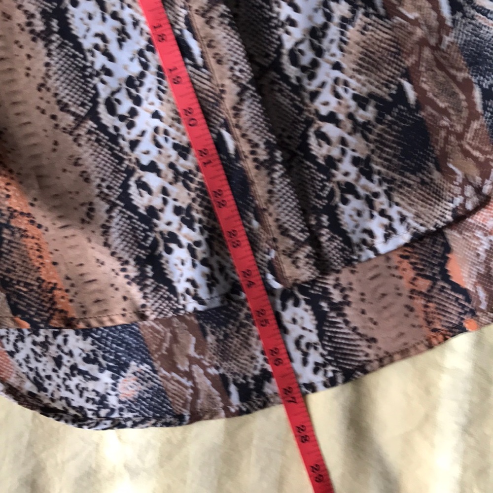 Bar III Patterned Button Down EUC - Picture 7 of 7
